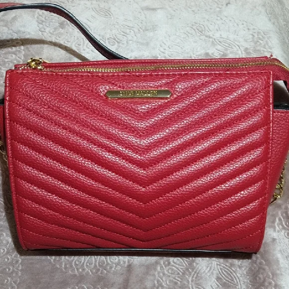 Steve Madden Red Chevron Crossbody Bag - Picture 3 of 9